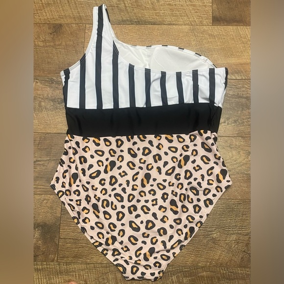 💕 2 For $10 Striped/Leopard One-Shoulder 1 Piece Swimsuit Size XL - Picture 3 of 4